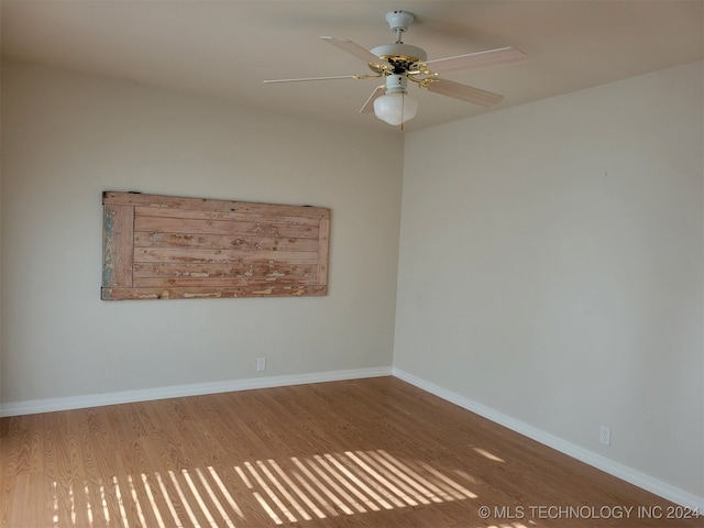 unfurnished room with wood-type flooring and ceiling fan