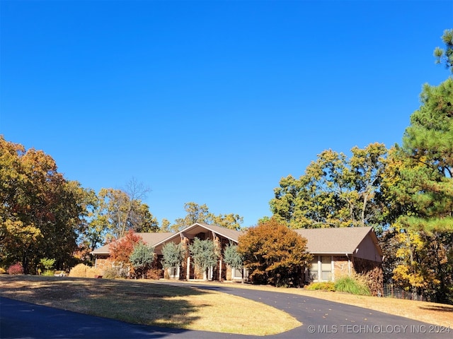 view of front of property