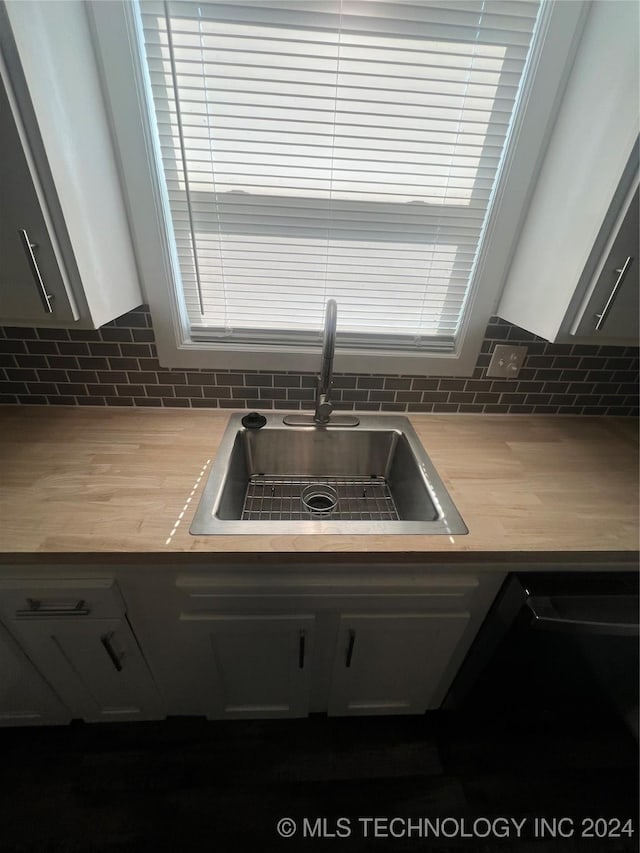 room details with sink and backsplash