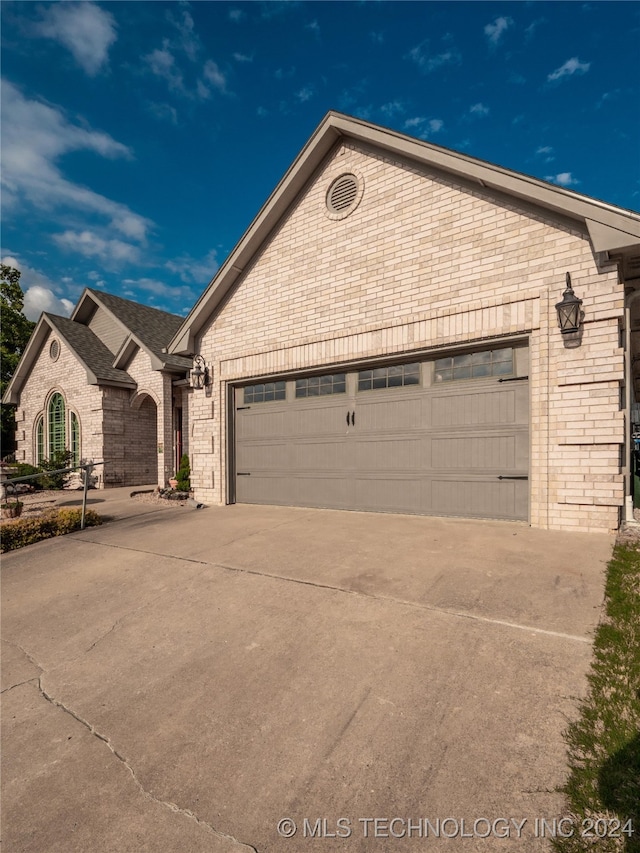 view of front of home featuring a garage