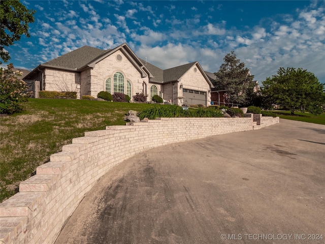 view of front facade with a front yard and a garage