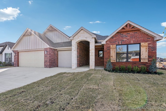 view of front of house featuring a front yard and a garage