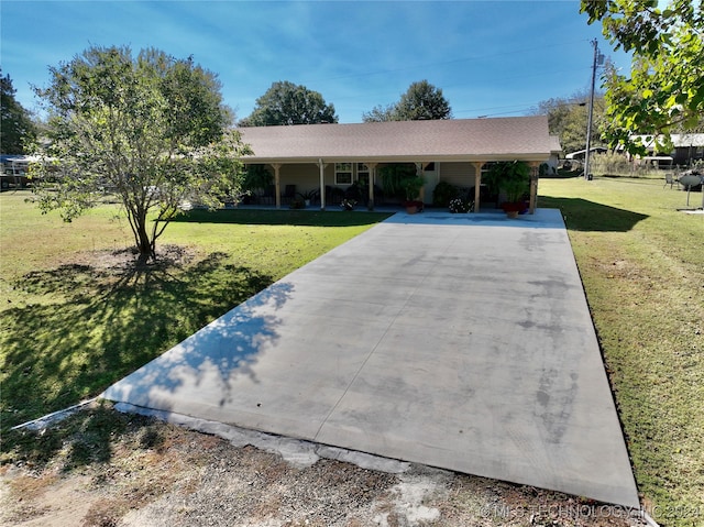 view of front of house featuring a front yard and a carport