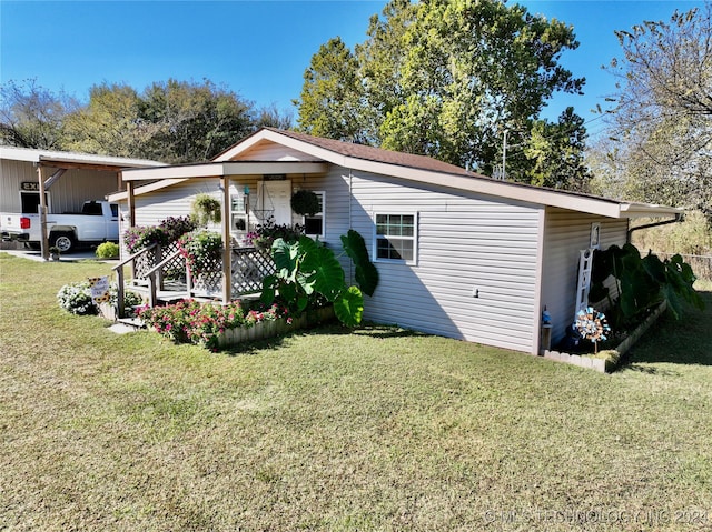 view of front of house featuring a front yard and a carport