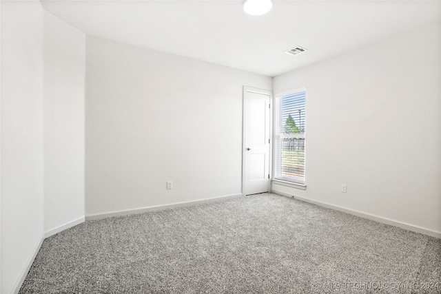 spare room featuring carpet