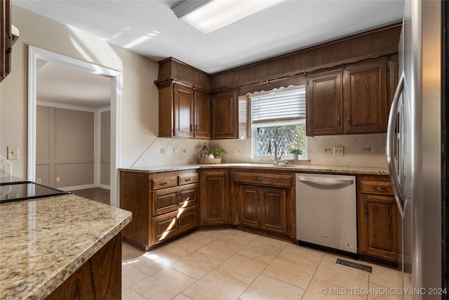 kitchen with light tile patterned floors, visible vents, a sink, stainless steel appliances, and backsplash