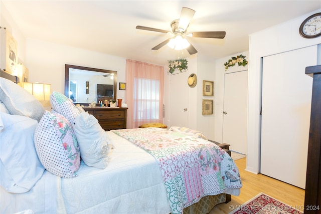 bedroom featuring light hardwood / wood-style flooring, a closet, and ceiling fan