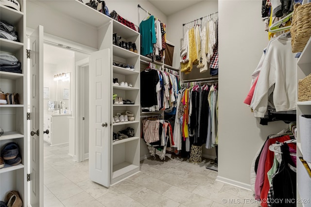 view of spacious closet