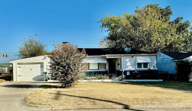 ranch-style home featuring a front lawn and a garage