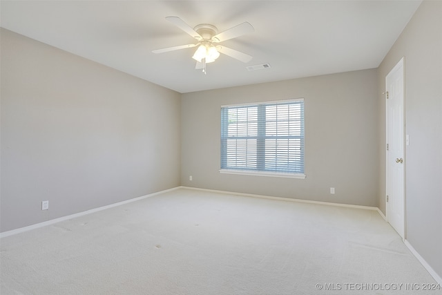 unfurnished room featuring light carpet and ceiling fan