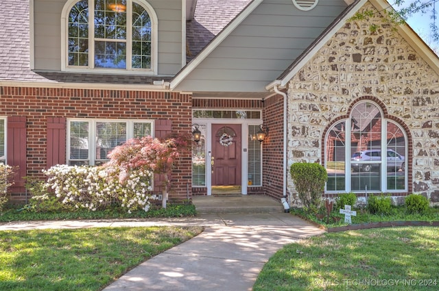 entrance to property with a yard