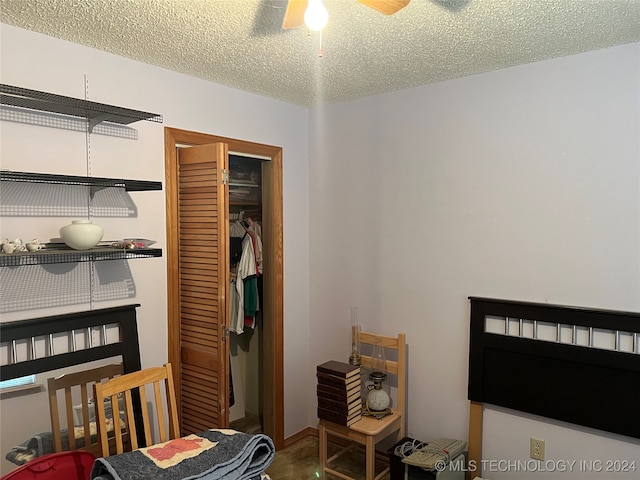 bedroom featuring a closet, a textured ceiling, and ceiling fan