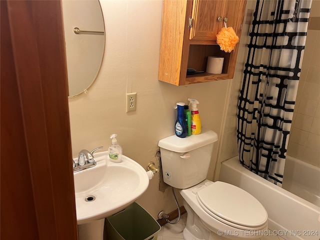 full bathroom featuring toilet, sink, and shower / tub combo