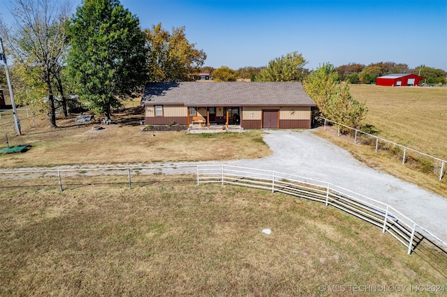 view of front of property featuring a front lawn and a rural view