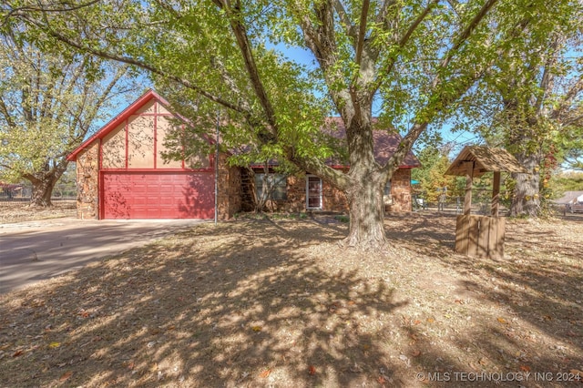 view of front of property featuring a garage