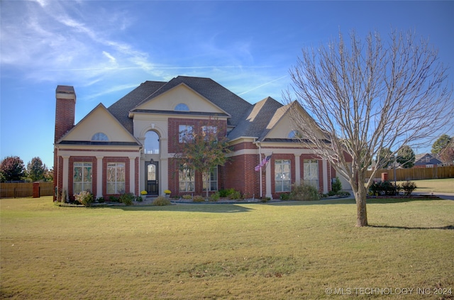 view of front facade with a front lawn