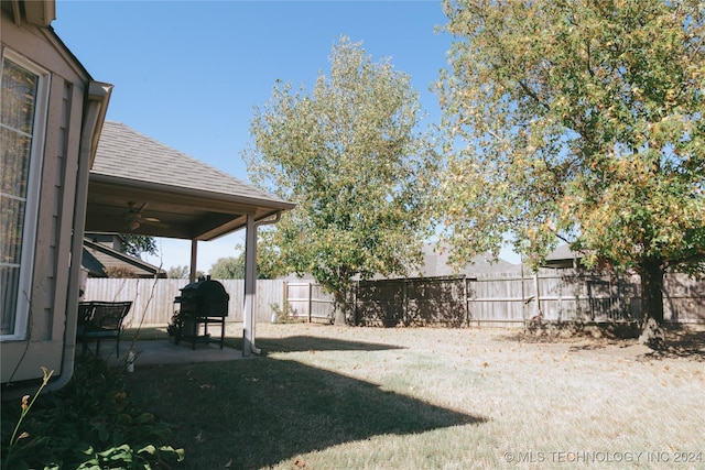 view of yard featuring ceiling fan and a patio area