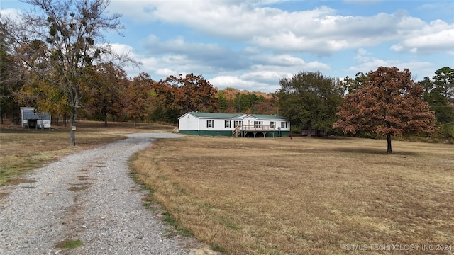 view of front of property with a front yard