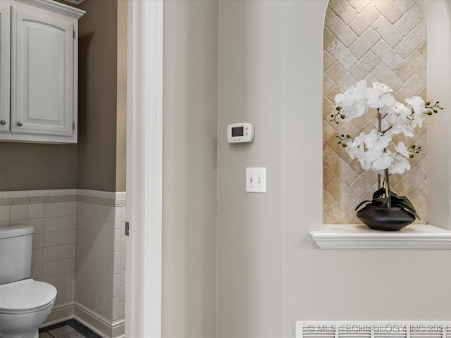 bathroom featuring toilet