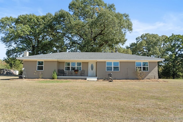 ranch-style home featuring covered porch and a front yard