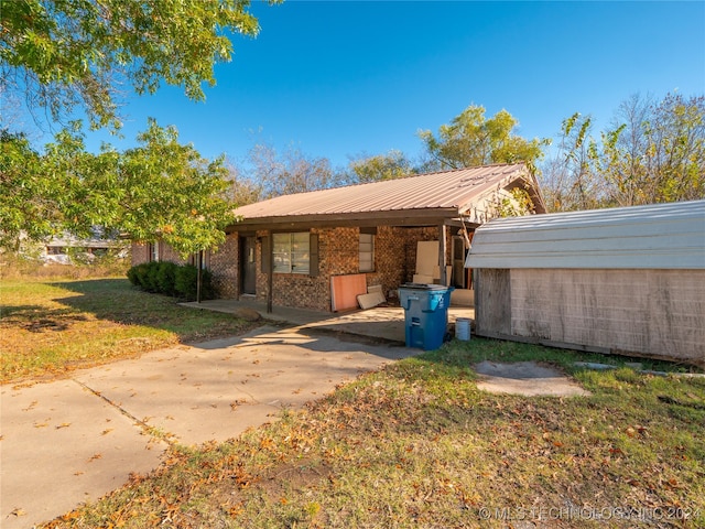 exterior space with a yard