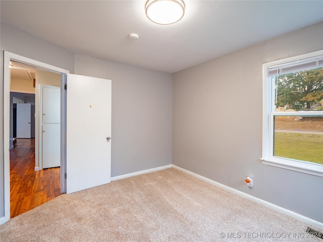 spare room with carpet flooring