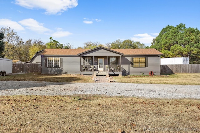 view of front of property featuring a front yard and covered porch