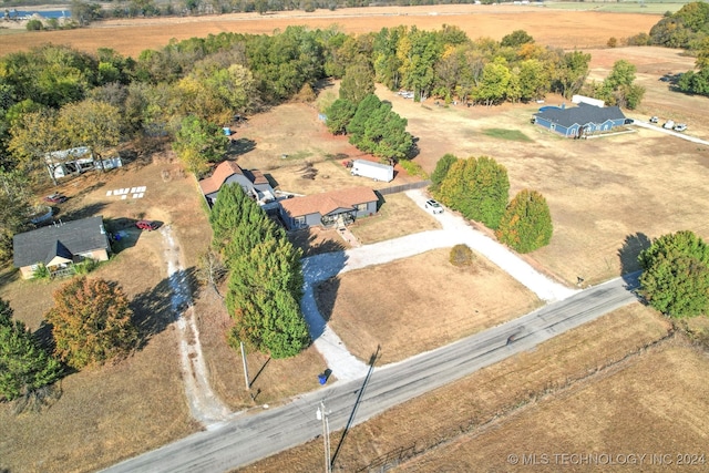 birds eye view of property featuring a rural view