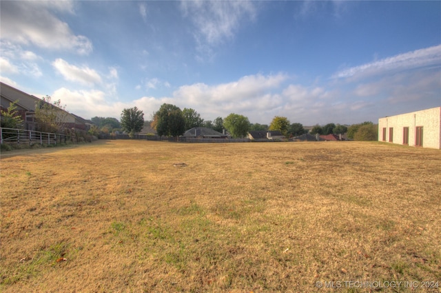 view of yard featuring a rural view