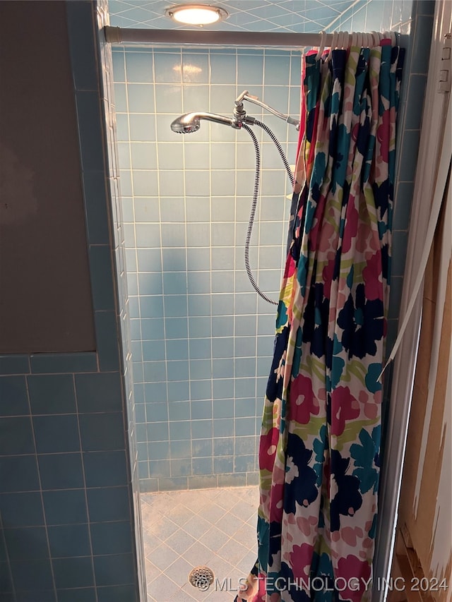 bathroom with a shower with shower curtain