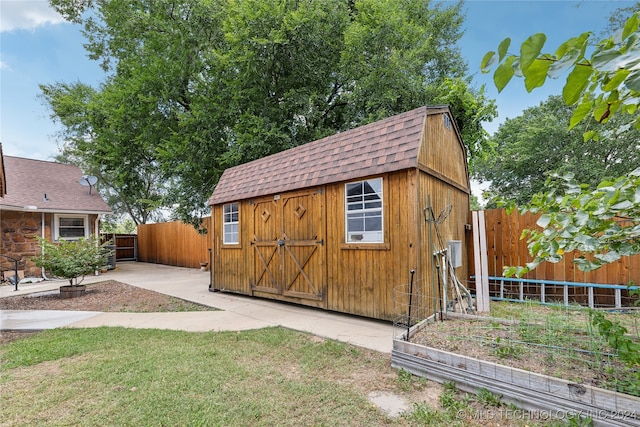 view of outbuilding featuring a yard