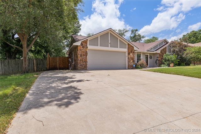 ranch-style home featuring a front lawn and a garage