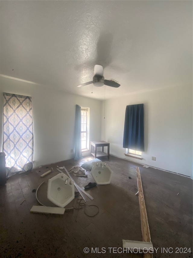 unfurnished room featuring ceiling fan and a textured ceiling