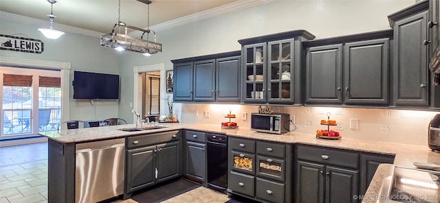 kitchen with sink, kitchen peninsula, stainless steel appliances, decorative light fixtures, and crown molding