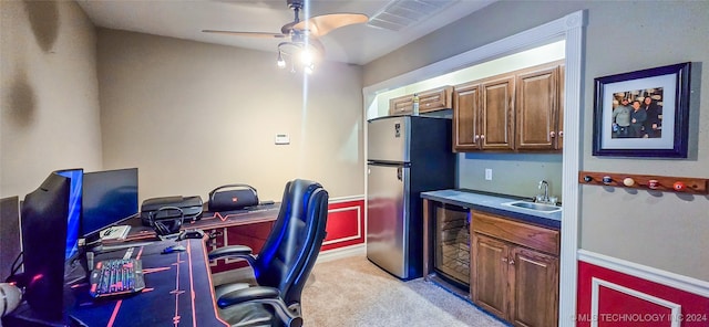 office area with light colored carpet, wine cooler, ceiling fan, and wet bar