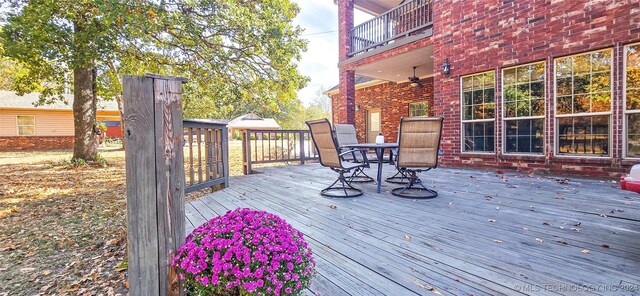 deck with ceiling fan