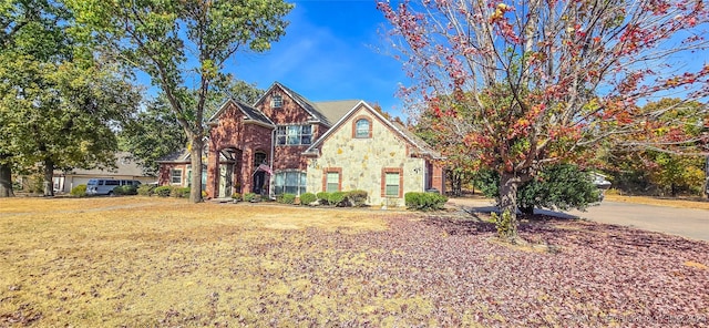 view of front of home featuring a front lawn