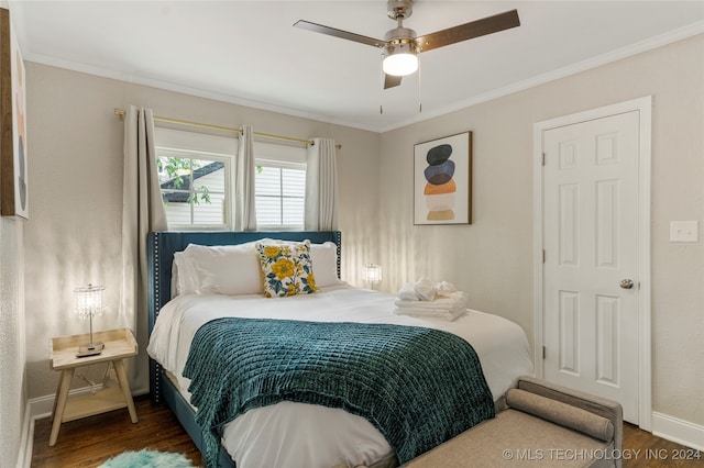 bedroom featuring crown molding, dark hardwood / wood-style floors, and ceiling fan