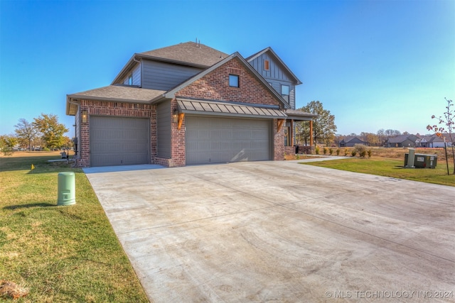 view of front of home featuring a front lawn