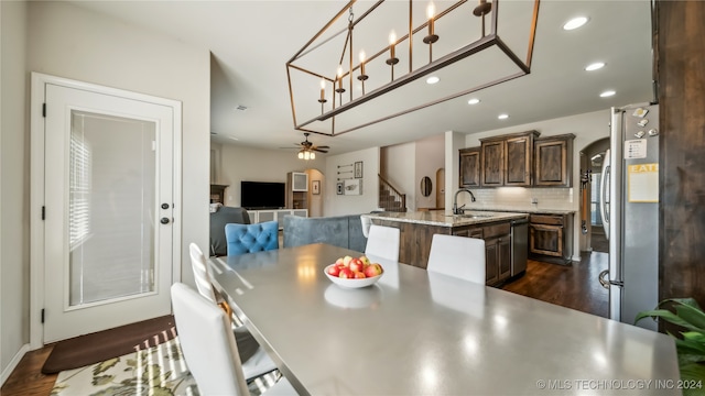 dining area featuring sink, dark hardwood / wood-style floors, and ceiling fan