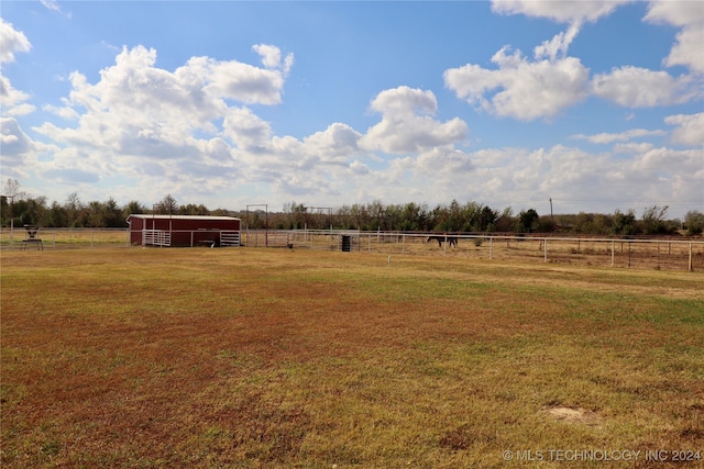 view of yard featuring a rural view