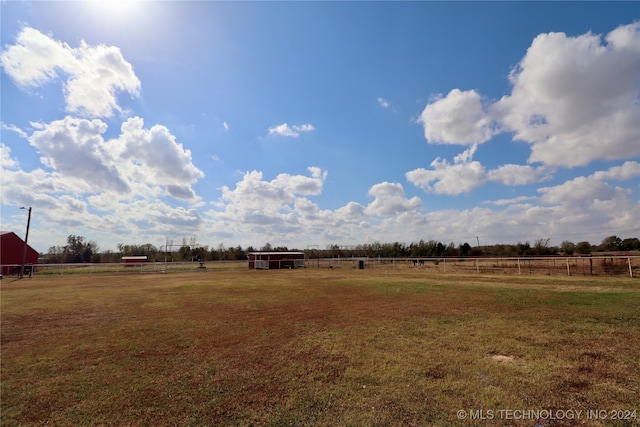 view of yard featuring a rural view