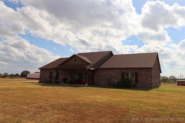 view of front of home with a front lawn