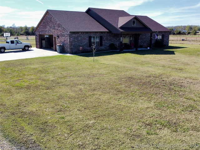 view of front facade featuring a front yard