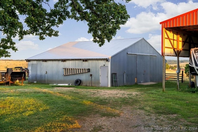 view of pole building featuring a lawn