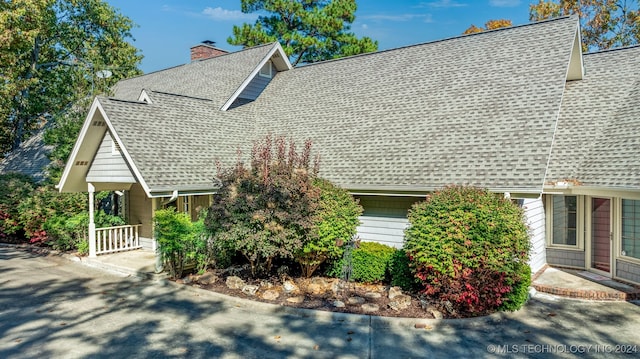 view of front of property