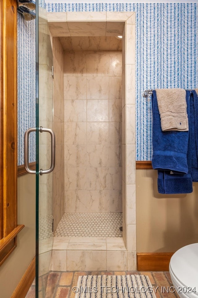 bathroom with toilet and an enclosed shower