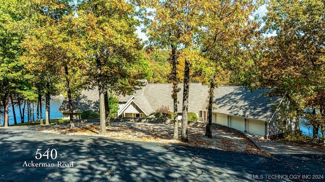 view of front of property featuring a water view