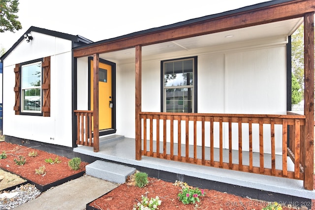 property entrance with covered porch