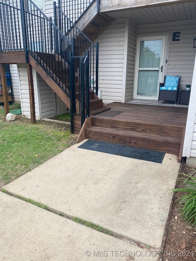 125 Falconhead Unit E, Burneyville, OK 73430 - view of exterior entry featuring a deck and a patio area